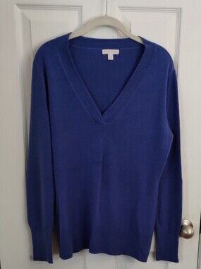New York & Company V-Neck Sweater in Royal Blue